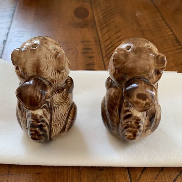 Vintage Squirrel Salt & Pepper Ceramic Outdoor Woodsy Shakers Fall Autumn - Picture 4 of 9